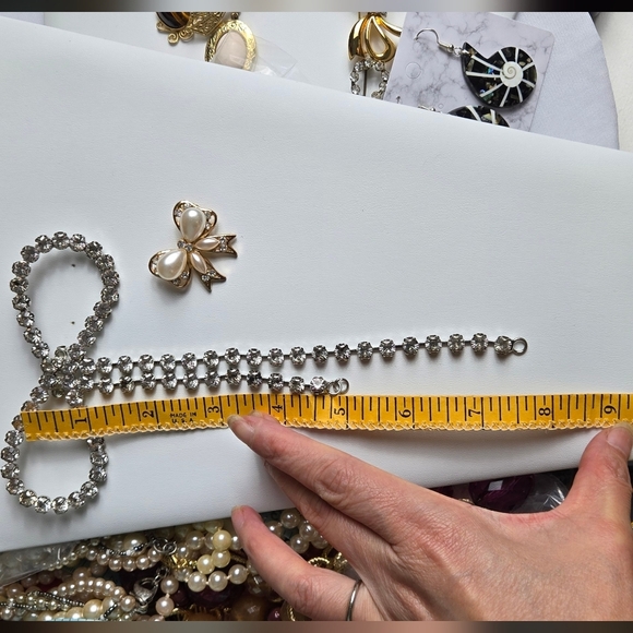 Elegant Rhinestone / Fuax Pearl Bow Brooch Bundle - Picture 17 of 17